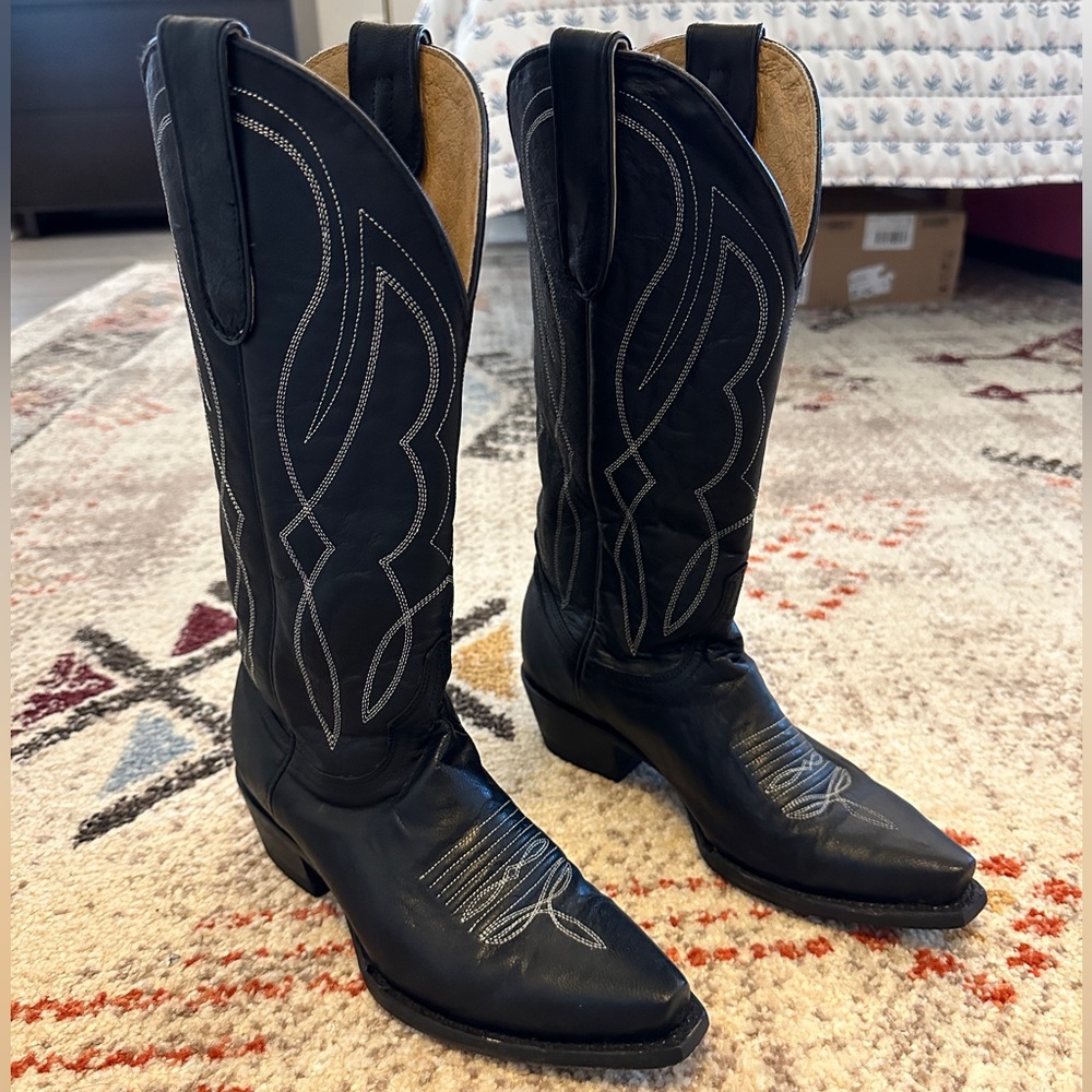 BLACK COWBOY BOOTS